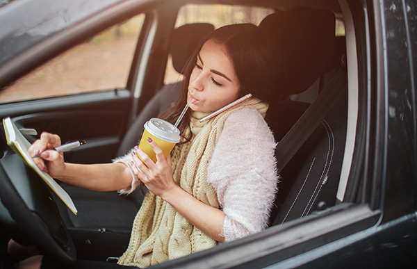 5 Dangerous Driving Habits That Put You and Other Drivers at Risk Without You Even Realizing It